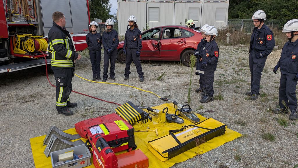 20250909_1823__FFJ_Fahrzeugoeffnung_02_01